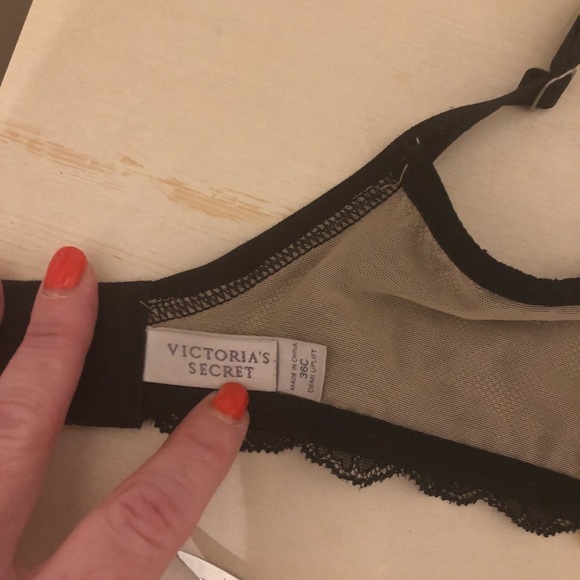 Victoria’s Secret black lace padded bra. - Picture 5 of 5